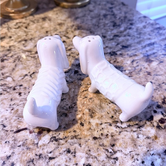 Dachshund Target White Salt and Pepper Shakers Like New! - Picture 3 of 5